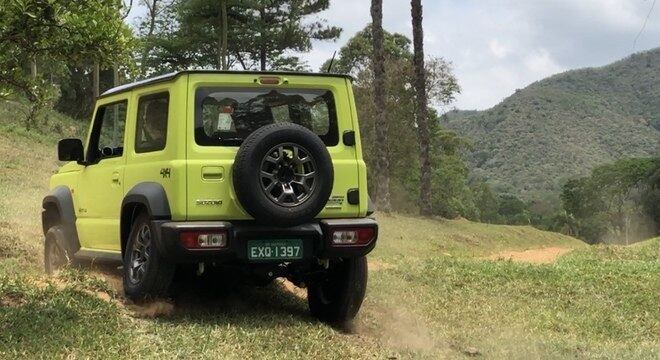 Sistema LSD que detecta falta de tração nas rodas além de ESP e controle de descida do Jimny