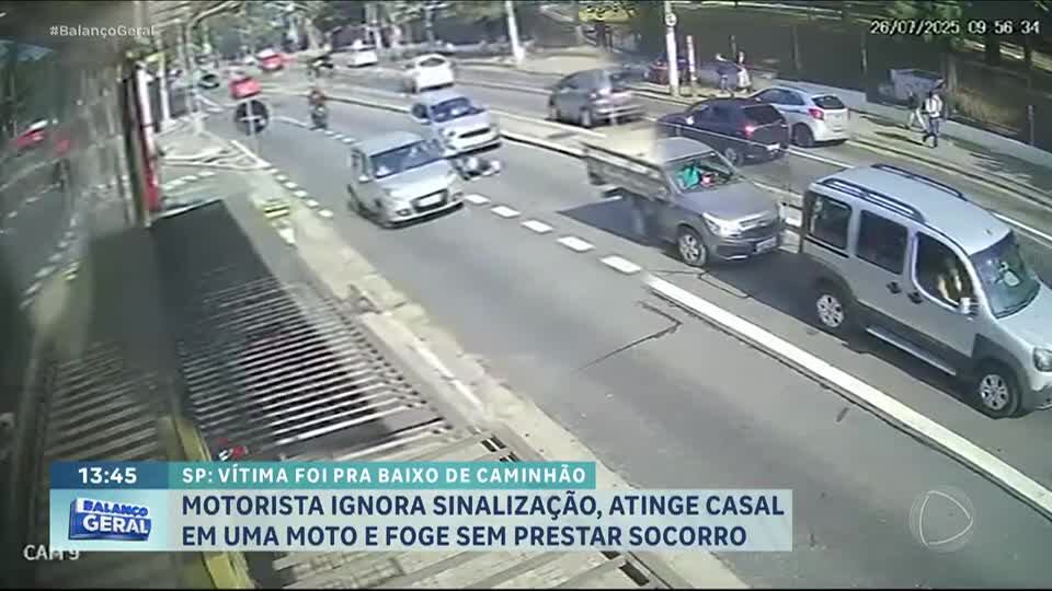 Motorista ignora sinalização, atinge casal em moto e foge sem prestar socorro