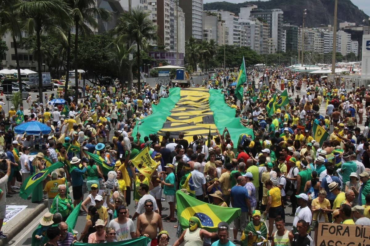 Orla de Copacabana sediou ato pró-impeachment no Rio