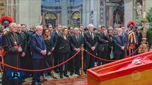 Lula comparece ao velório do papa Francisco ao lado de outros líderes mundiais