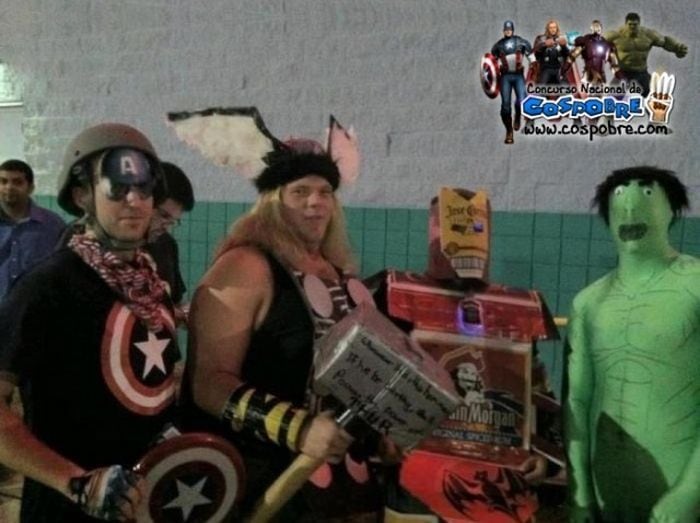 Capitão América do cangaço, Thor cabeça de guidão de bicicleta, Homem Tequila de Ferro e Hulk Bonecão de Olinda: ainda bem que o Carnaval tá aí, né?