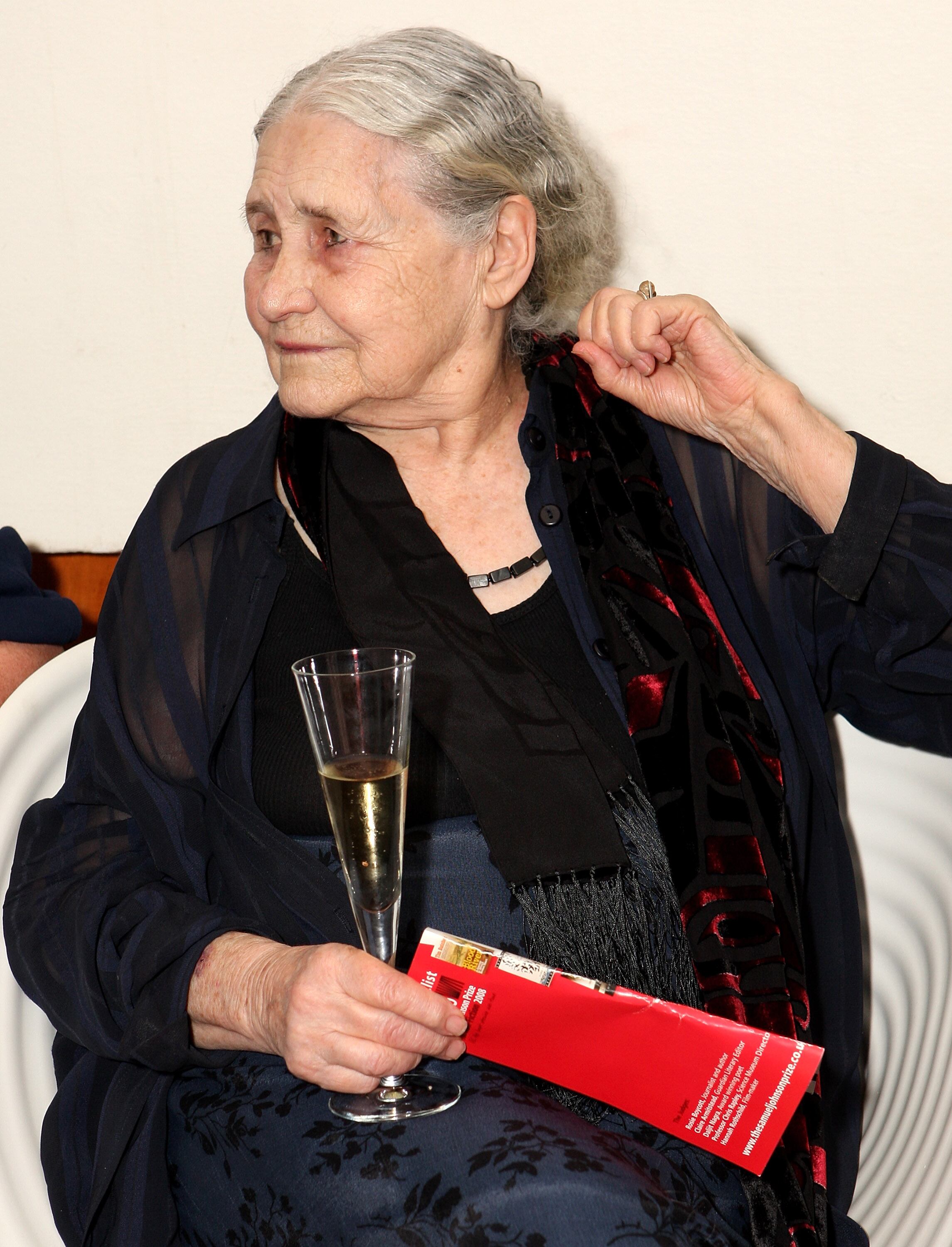 Doris Lessing morre aos 94 anos