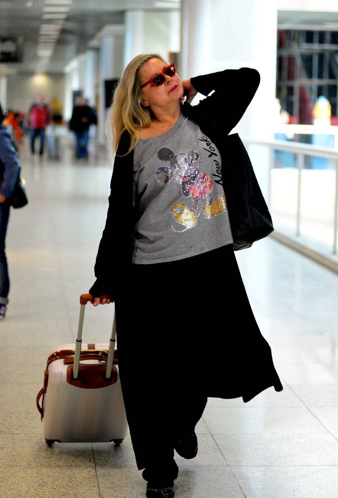 Vera Fischer no aeroporto Santos Dumont, Rio de Janeiro, nesta sexta-feira (26)