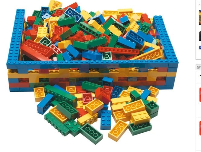 Em 2002, a LEGO processou o fabricante Chinês de “Coko Bricks”: blocos de construção muito similares aos blocos da LEGO. A Coko teve que parar com sua produção e publicar um pedido formal de desculpas