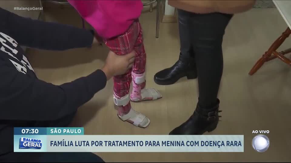 Família luta por tratamento no SUS para menina com doença rara
