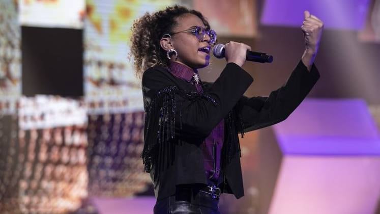 Em sua primeira apresentação Kássia Santos mostrou todo o seu talento ao som do sucesso sertanejo Galopeira, de Chitãozinho e Xororó. Na segunda etapa da semifinal, a competidora investiu na música Desculpe, Mas Eu Vou Chorar, de Leandro & Leonardo. Após conquistar 99 jurados, foi direto para o duelo e cantou Disparada, de Jair Rodrigues, garantindo um lugar na final!
