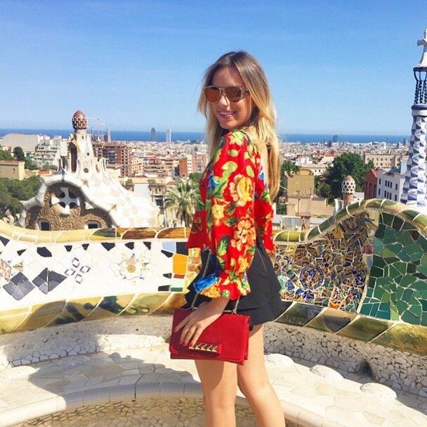 O boato do affair entre Martina e Neymar começou a ficar mais forte quando, depois de ser vista na piscina do hotel com o craque, a gata foi vista viajando para Barcelona na véspera da final da Champions League
Assista: Marias-Chuteiras garantem o lado divertido do futebol
