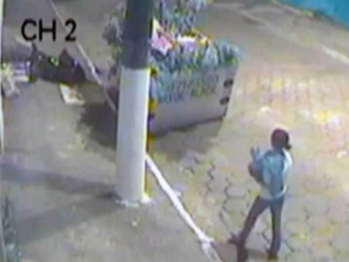 Um caso em Praia Grande, no litoral de São Paulo, chocou o país em 2011. Uma bebê recém-nascida foi deixada em uma caçamba de lixo, dentro de uma sacola plástica, e foi salva por acaso por uma pessoa que passava em frente a uma escola na rua Guanabara, no bairro Boqueirão