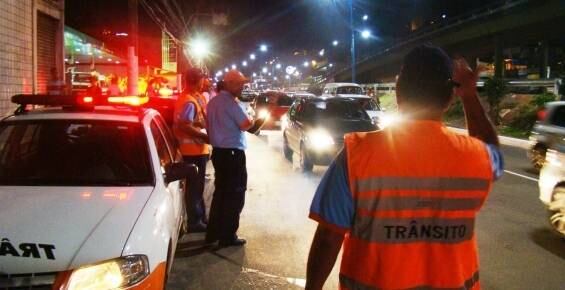 Veículo foi apreendido e conduzido para o pátio da Transalvador
