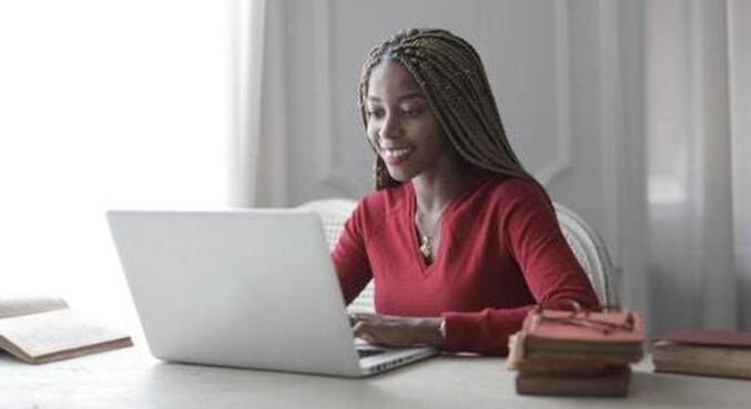 Semana começa com centenas de vagas para diversas áreas de atuação