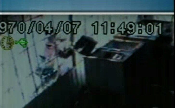 Bandido foi preso a poucos metros do estabelecimento