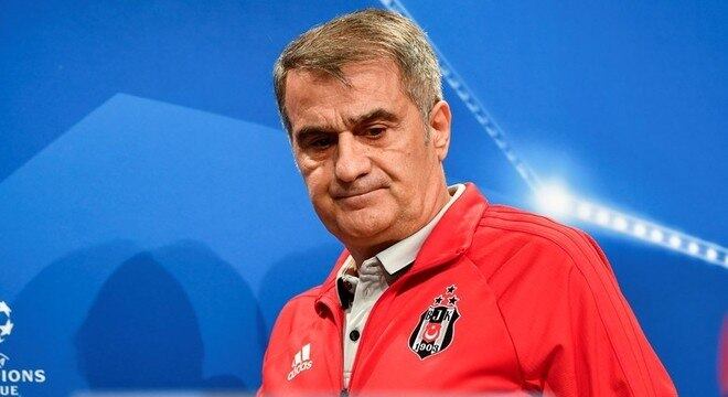 Senol Gunes, o desalento do treinador do Besiktas