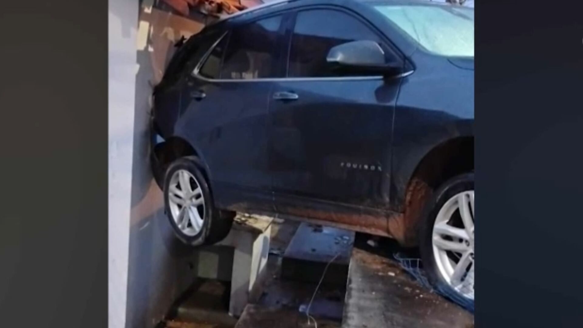 Adolescente de 14 anos pega o carro do avô e causa série de acidentes em Piraju (SP)