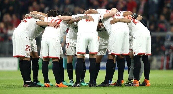 O elenco do Sevilla, antes do 0 X 0