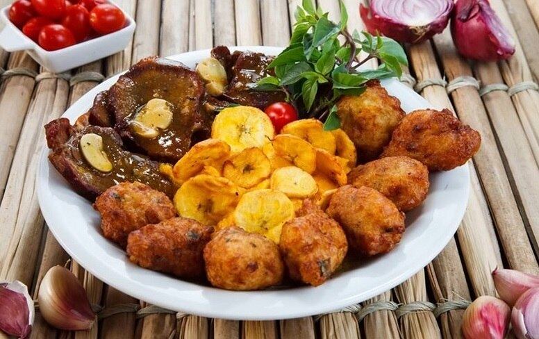 Dona Suica
Prato - Segredo do Cerrado: língua defumada ao molho com purê de muranga, banana da terra e bolinho de arroz de pequi. Endereço: av. João Samaha, 390-A - São João Batista