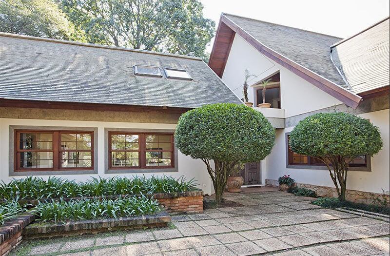 A casa tem mais de 4.000 metros quadrados