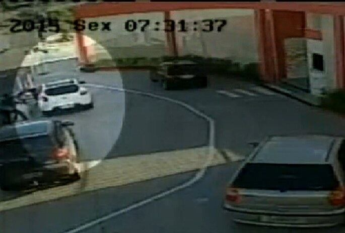 Suspeitos desistiram do crime quando outras pessoas apareceram para ajudar