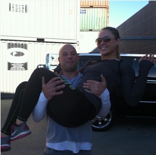 Amigo pessoal da campeã do UFC Ronda Rousey, o ator Vin Diesel pretende formar nos próximos anos uma substituta da loira ao posto de detentora da organização. Isso porque o astro de Velozes e Furiosos colocou sua filha Hania Riley Diesel, de apenas 7 anos de idade, para treinar judô com a lutadora.

Conheça o R7 Play e assista a todos os programas da Record na íntegra!

Chamando Ronda de 'tia', Vin Diesel contou também, em entrevista a Fox Sports, que sua pequena herdeira está evoluindo muito bem nos treinamentos e já começou a ser graduada no esporte