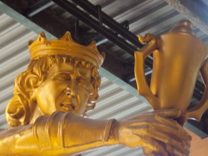 A comissão de frente da
Imperatriz é assinada por Deborah Colcker e vai tratar do sonho de menino que é
se tornar um jogador de futebol. 



—
Podem esperar uma comissão bem dinâmica, com a cara da Deborah e ela está
apostando em uma coisa bem bacana: ela dispensou os bailarinos profissionais e
ela fez uma seleção com meninos de projetos sociais