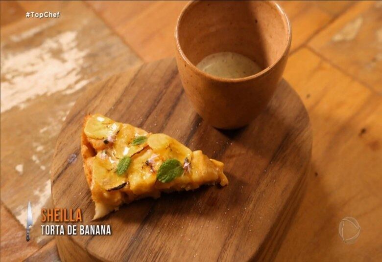 A falsa torta de banana feita no Top Chef pela Sheilla fez sucesso entre os jurados. Na prova do "Parece, Mas Não É", Sheilla misturou ingredientes que enganam o paladar e oferece crocância na boca. A chef compartilhou a receita nas redes sociais. Veja como fazer