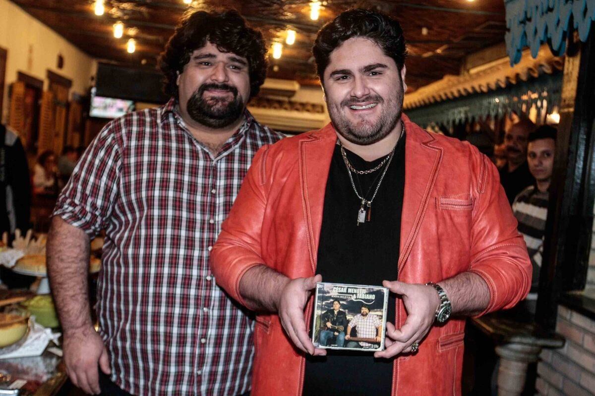 R7 — Vocês recentemente gravaram um projeto resgatando sucessos antigos do sertanejo. Como foi mexer em clássicos desse porte e atualizar arranjos sem descaracterizar as músicas?

César Menotti — É uma tarefa difícil, mas por gostarmos tanto, se torna fácil! Aquele trabalho foi uma homenagem. Temos um respeito muito grande por todos estes artistas que nos inspiraram  
