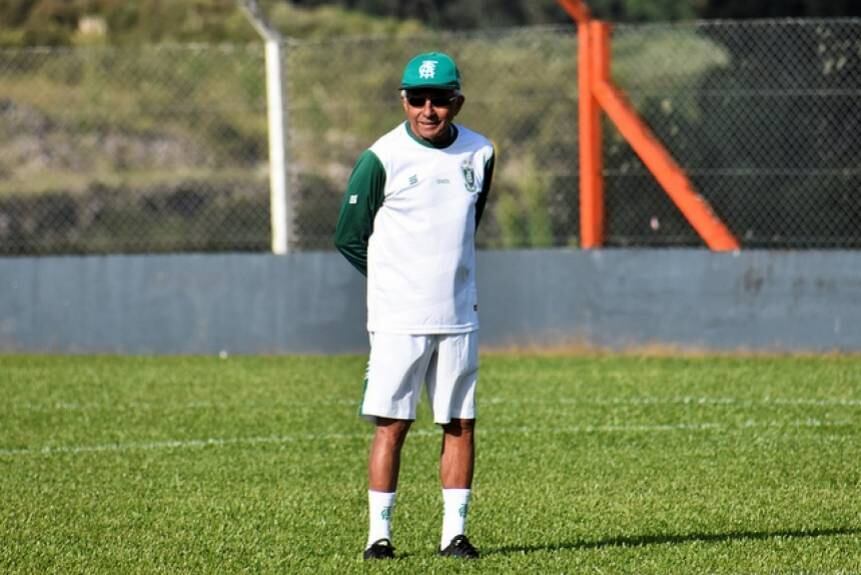 Após duas derrotas no início da Série B, Givanildo Oliveira foi demitido do América-MG e está disponível no mercado