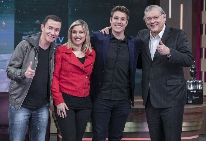 O brasileiro é apaixonado por esporte, principalmente futebol. O mesmo acontece com Mylena Ciribelli, Lucas Pereira e Milton Neves, que, além de torcerem pela seleção brasileira em diversas modalidades, fazem do universo esportivo a sua profissão. Os três são os convidados do Programa do Porchat que vai ao ar nesta quinta-feira (20), dentro do Especial Entrevistas Record TV 65 anos, e falam sobre a evolução do futebol e do basquete, entre outros, ao longo das décadas