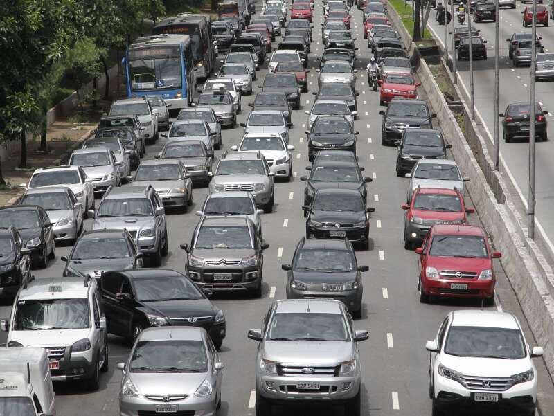 O rodízio de
veículos volta a vigorar nesta quarta-feira (26), para os veículos de placas finais 5 e 6