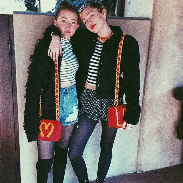 Noah é uma das grandes companheiras de Miley. As irmãs são super amigas e não se desgrudam! Repare que Noah segue bastante o estilo adotado pela irmã famosa, com roupas curtas, ousadas e muita coisa de grife