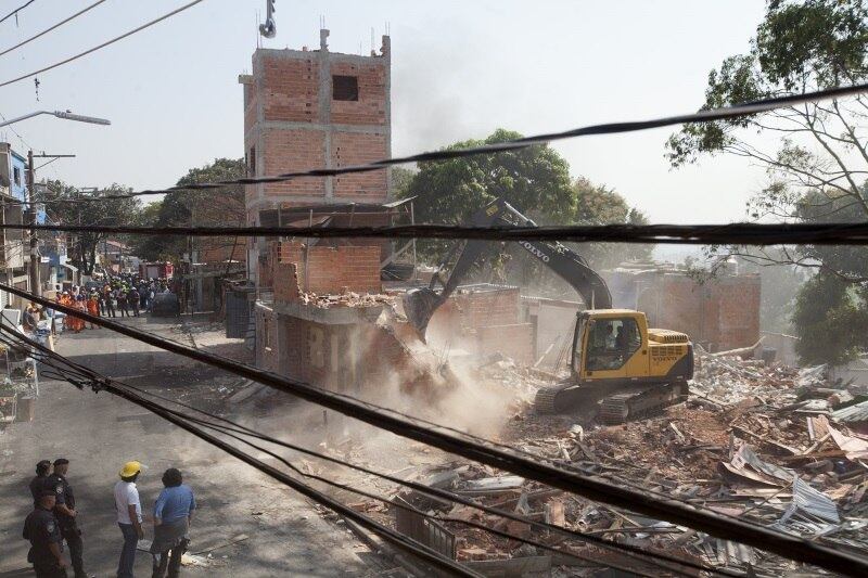 Depois dos protestos,
confrontos e prisões, a situação na
ocupação Terra Pelada está mais tranquila
e a ordem jucidial começa a ser cumprida, de acordo com informações da PM