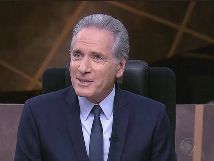 

O apresentador do Aprendiz Celebridades não acreditou no que
ouviu
da líder sobre a análise do produto

— Ninguém
agiu com indiferença? Que bom, numa ação de marketing aonde estamos demonstrando
uma marca, a líder da tarefa que perdeu diz que ninguém agiu com indiferença. Te dou os parabéns. Ao contrário, não é agir com indiferença, é fazer o
ritual acontecer de forma contundente  


+ Aproveite e confira os vídeos do Aprendiz Celebridades

+ Já curtiu a página do Aprendiz Celebridades no Facebook? É só clicar!

+ Siga o Aprendiz Celebridades no Twitter e receba todas as notícias do programa
