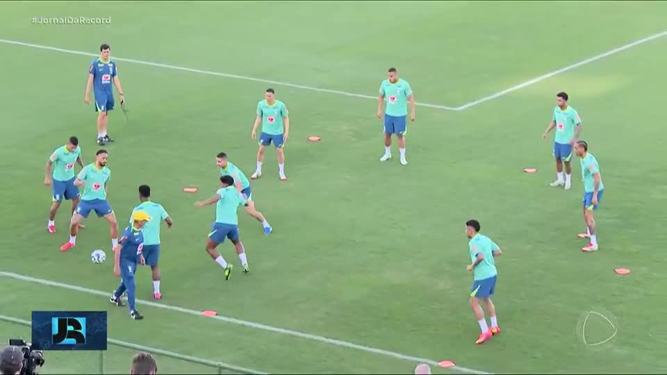 Sem Neymar, seleção brasileira desembarca em Brasília para jogo pelas Eliminatórias da Copa do Mundo