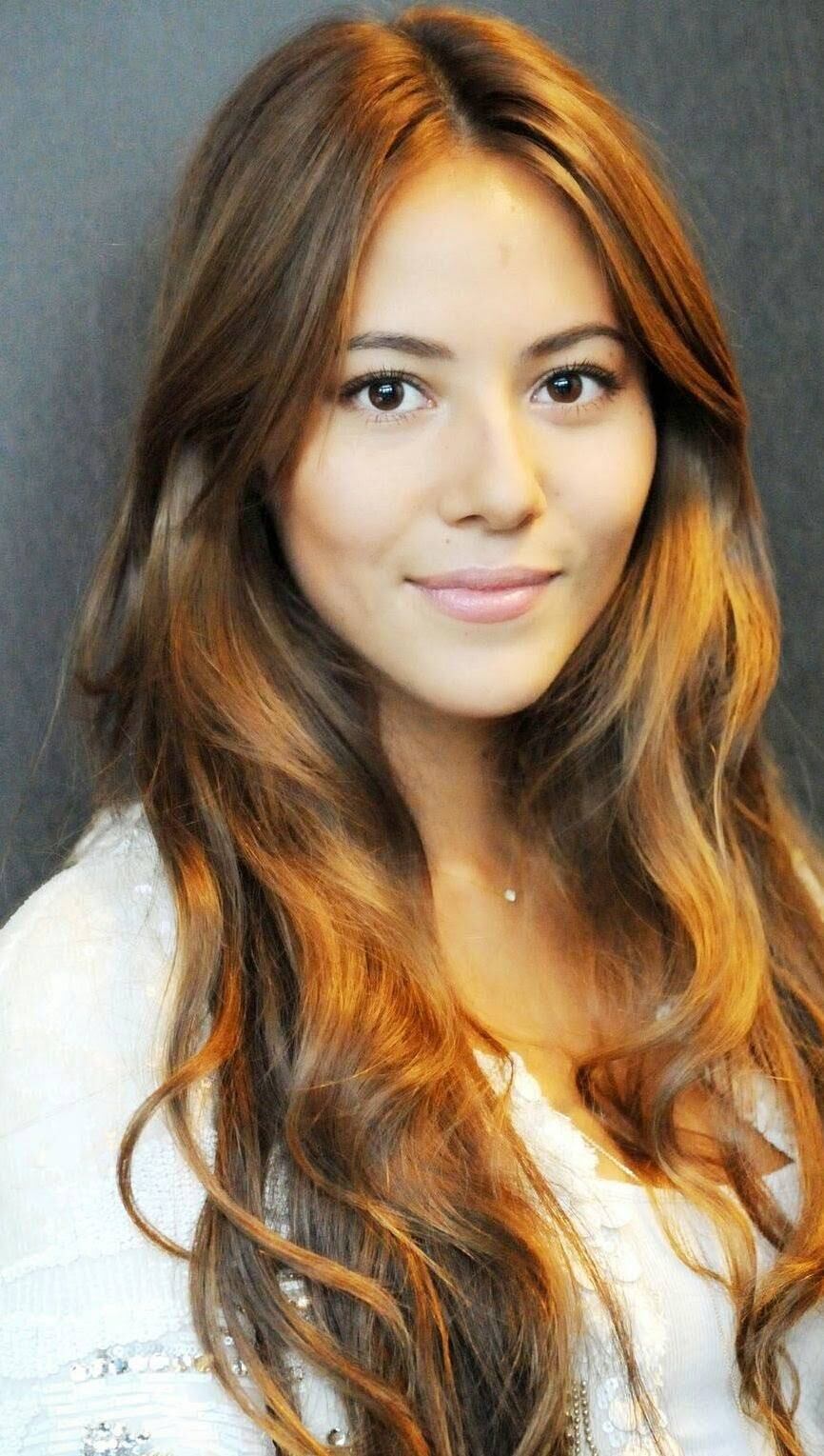 Jessica Michibata chama a atenção no paddock 