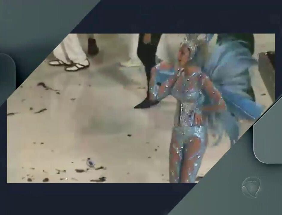 A queda preocupou a todos que assistiam.

—  Muita gente achou que eu tinha dado de cara no chão. Foi uma cena para todo mundo ver ao vivo. Foi horrível

+ Acesse R7 Play e assista às íntegras dos programas da Rede Record
