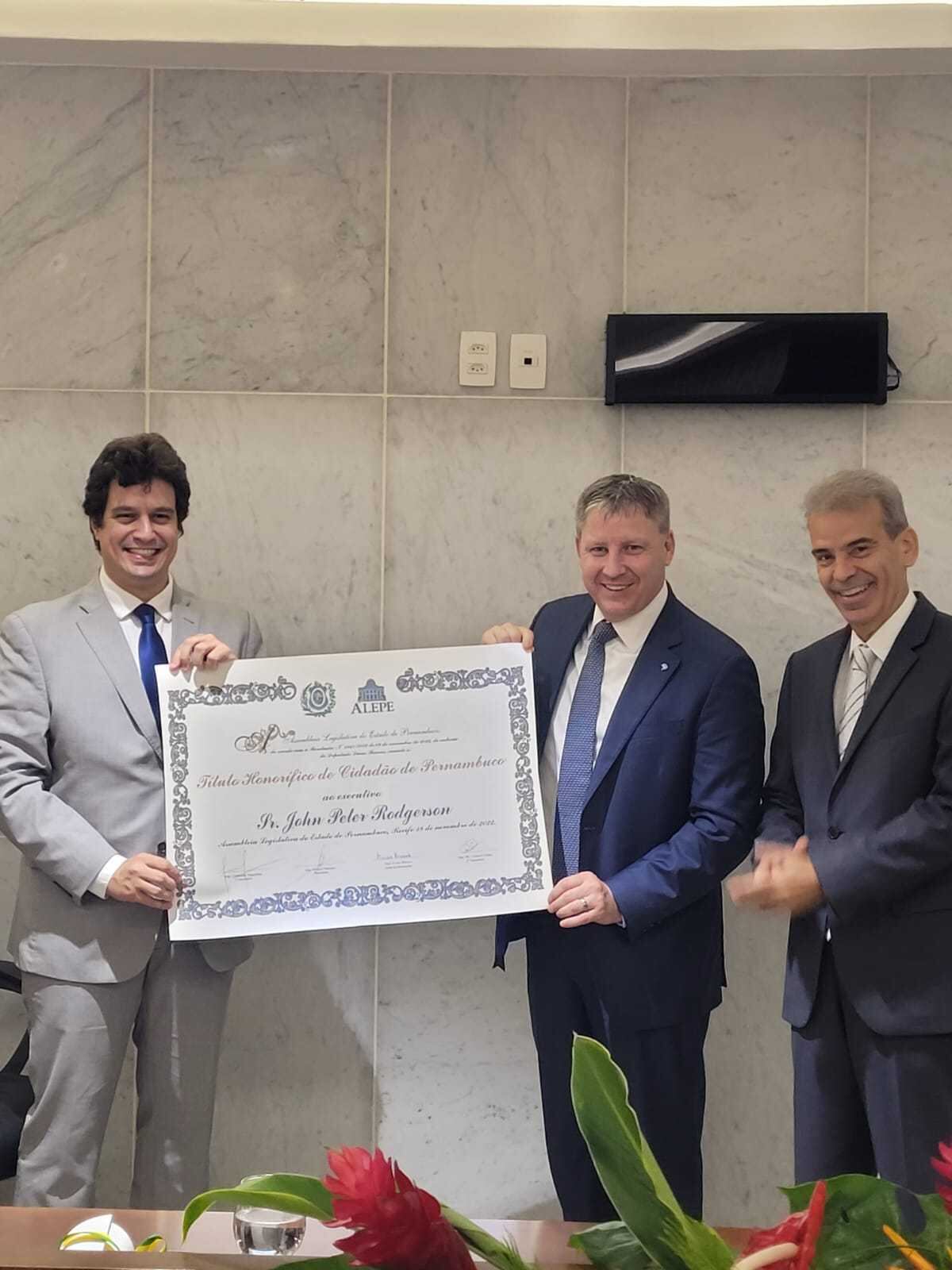 Sessão solene na ALEPE: Azul inicia vendas de voo internacional partindo de Recife
