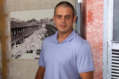 Cachorra de Luigi Baricelli alertou quando incêndio começou
