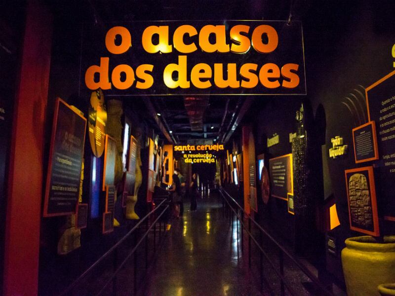 Paralelo a isso, a cervejaria construiu ainda um um local onde são feitas algumas cervejas como experimento. E você pode provar as novidades