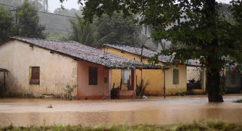 Governo também criou centro de apoio para atender a população afetada