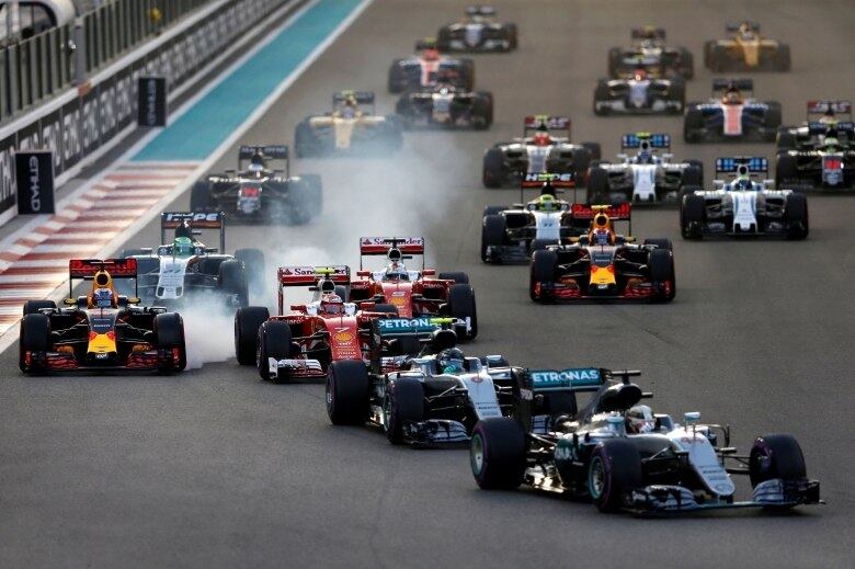 Em uma delas, tentou empurrar Rosberg para as garras dos que estavam atrás dele, retardando deliberadamente o ritmo nas últimas voltas, causando preocupação dos chefes de equipe
