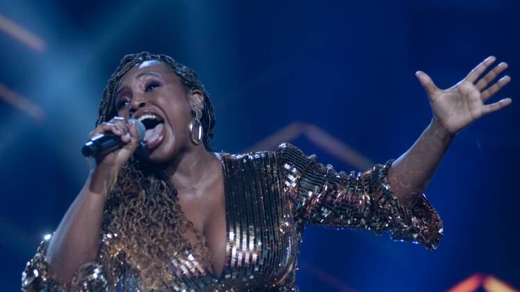 A cantora, atriz e dubladora Letícia Soares decidiu apostar em mais um sucesso da Tina Turner para conquistar os jurados na final do Canta Comigo 3. Com River Deep – Mountain High, Letícia levantou 99 jurados