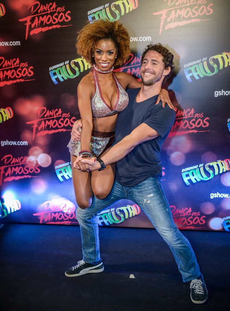 Flávio Canto vai dançar com a bailarina Ivi Pizzot 