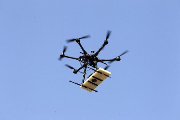 Acima, imagem ilustrativa de um drone