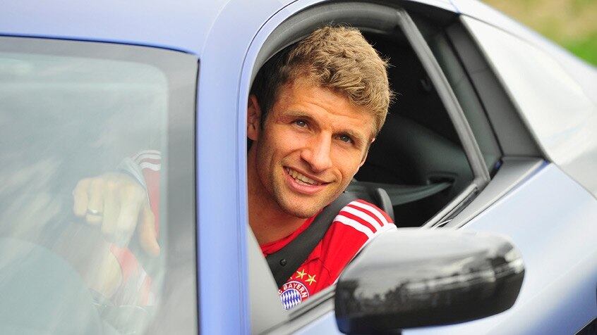 Philipp Lahm, Manuel Neuer, Müller
e Guardiola optaram pelo esportivo Audi RS 6 Avant 4.0 TFSI