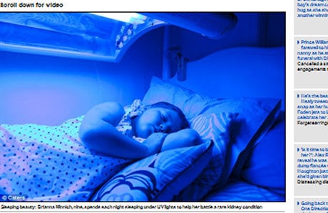 Brianna Minnich tem apenas 9 anos e sofre de uma doença hepática rara que a obriga a dormir todas as noites debaixo de uma luz azul