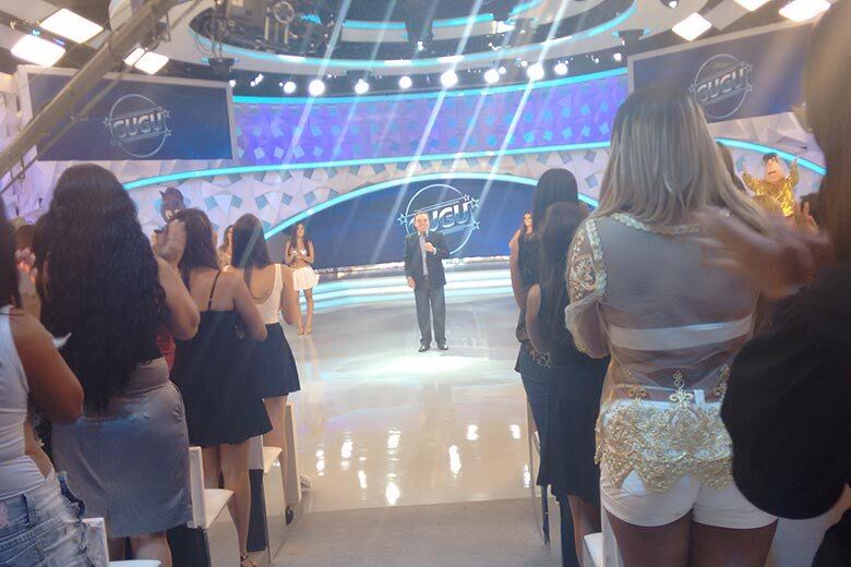 

Bem-humorado, o apresentador contou que sua rotina precisará
mudar, já que estará à frente de um programa nas noites de terça, quarta e
quinta

+ Gugu está no Facebook! Curta

+ Siga o perfil da atração no Twitter

+ Após dez anos de silêncio, Suzane von Richthofen confessa a Gugu: "Tive culpa e estou pagando"
