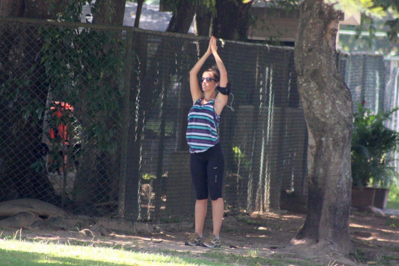 Juliana escolheu uma roupa bastante confortável para malhar