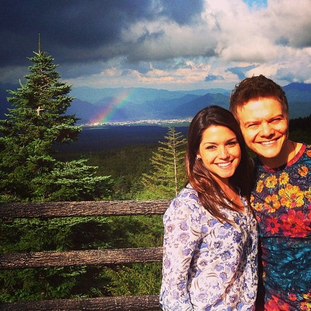A atriz também postou em sua conta no Instagram mais sobre o Monte Fuji:

— Hj foi dia de conhecer o Monte Fuji! Saímos do calorão de Nagoya direto
pro frio na montanha.. Incrível! Emocionante estar nesse lugar.. E na
descida esse presente, o arco íris mais lindo q ja vi na melhor cia do
mundo!