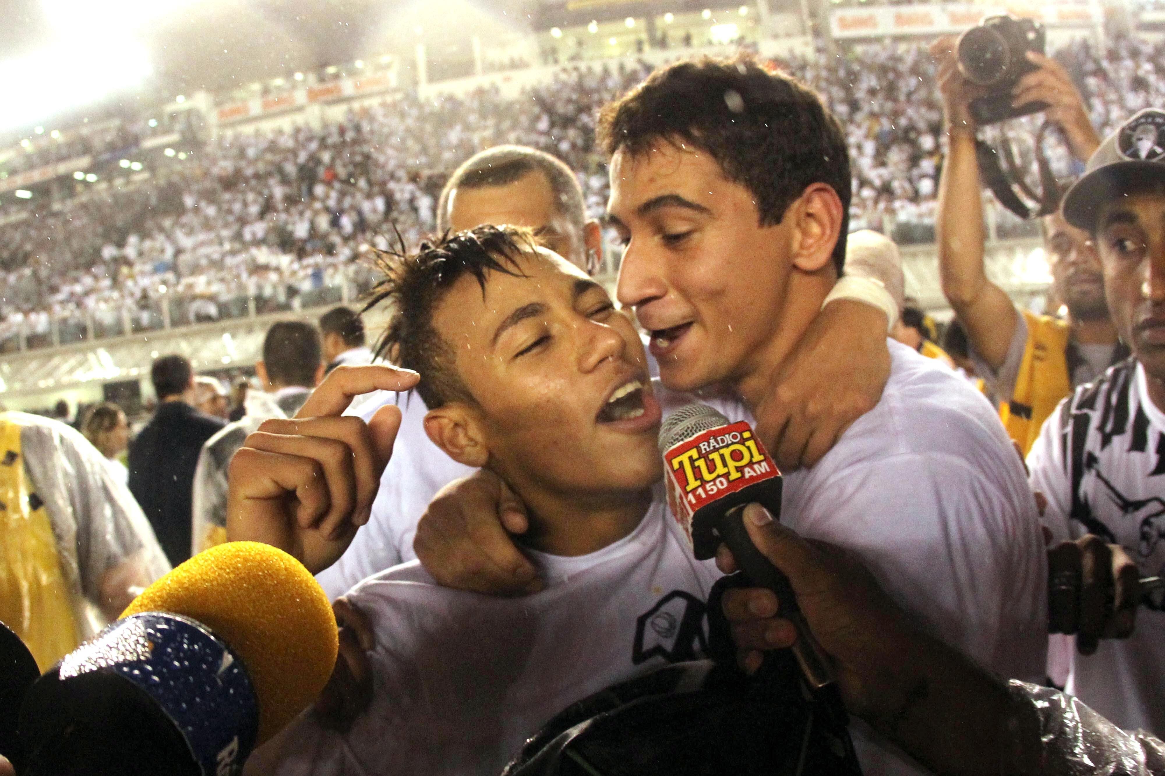 Os dois jogadores começaram juntos no Santos e dividiram bons momentos dentro e fora dos gramados