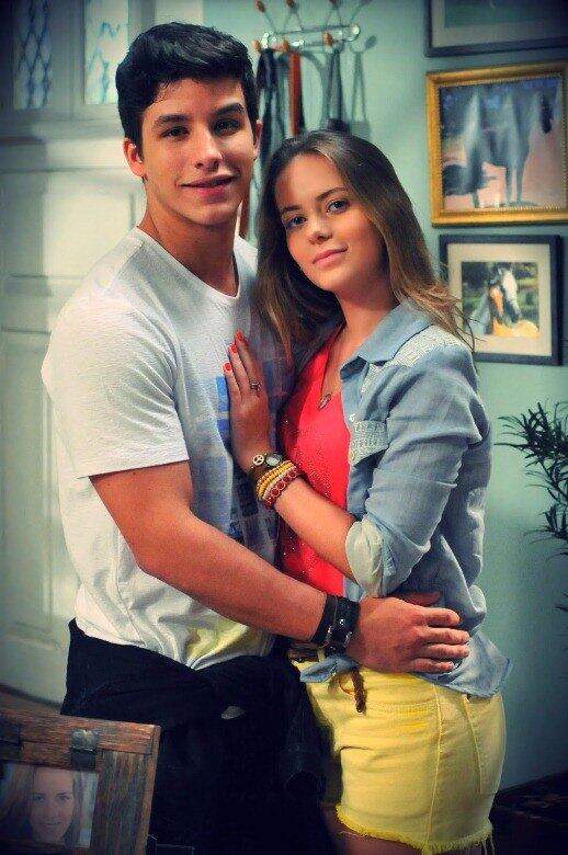 Ricky Tavares lembra que existe um sentimento verdadeiro.  

─ Eles se amam de verdade. Acho que este é o ponto mais
importante

+ Mossoró questiona Rafael sobre paternidade do filho de Diana. Assista!
+ Inspire-se nos acessórios das personagens de Vitória
+ Após mais de 30 anos, Nina de Pádua e Patricya Travassos se reencontram 
+ Curta a página da novela no Facebook e fique por dentro das novidades




