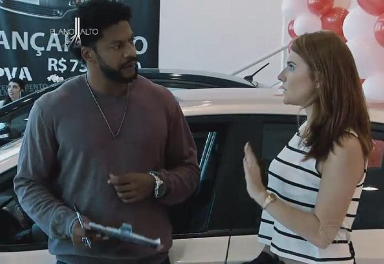 Álcio passa para Paula os nomes de algumas
pessoas que participaram do bacanal junto com Papudo, entre elas Arlete (Lana
Rhodes), uma garota de programa
+ Papudo perde o controle e sufoca Renata. Assista!
+ Plano Alto aposta em figurino sofisticado
+ Carla Diaz e Bernardo Falcone se divertem nos bastidores